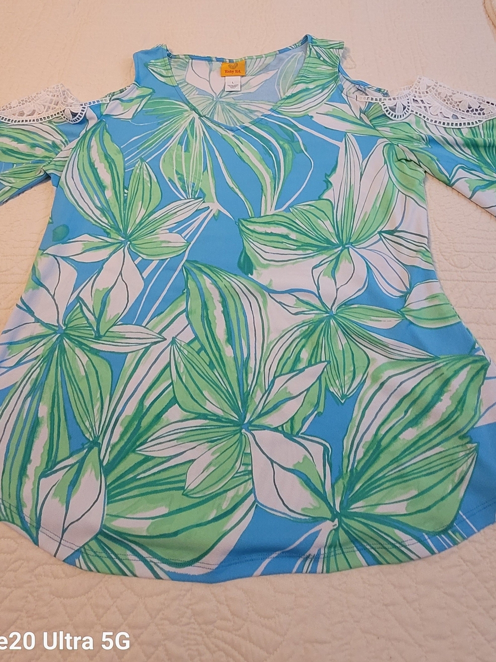 🌿 Ruby Rd. Cold-Shoulder Tropical Top – Size L